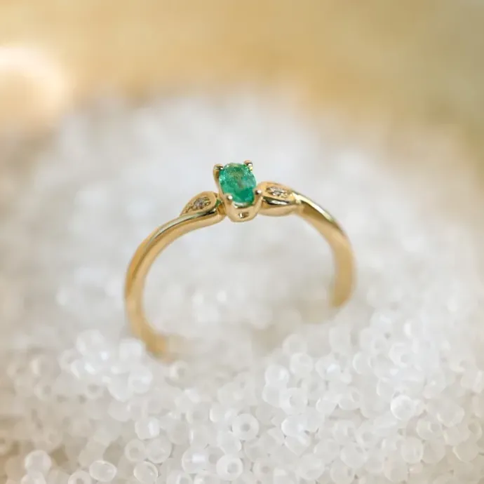 Smaragd diamantring i 14 karat guld 0,25 ct 0,008 ct