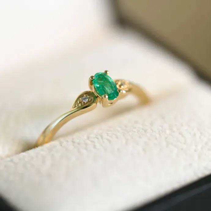 Smaragd diamantring i 14 karat guld 0,25 ct 0,008 ct