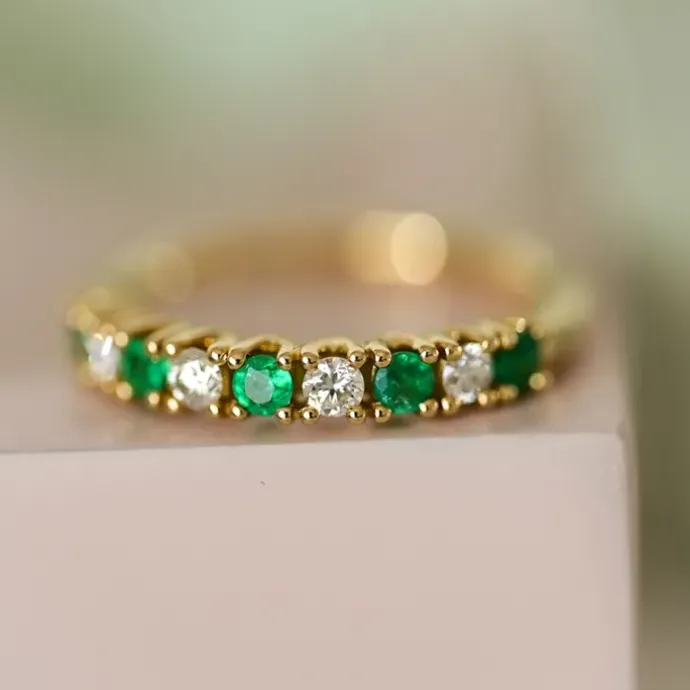 Smaragd diamantring i 14 karat guld 0,40 ct 0,24 ct