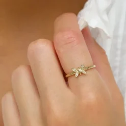 Sommerfugle diamant ring i 9 karat guld 0,02 ct
