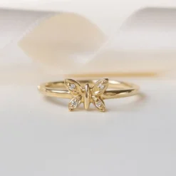 Sommerfugle diamant ring i 9 karat guld 0,02 ct