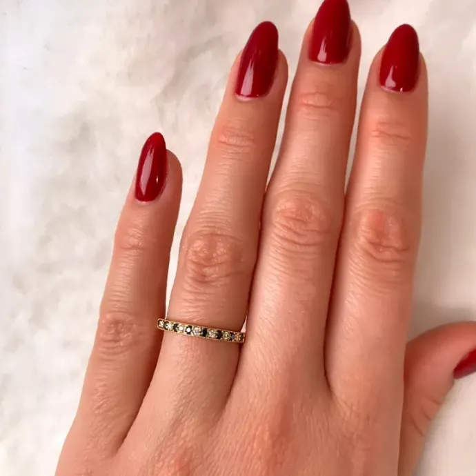 Sort alliancering i 14 karat guld 0,09 ct 0,10 ct