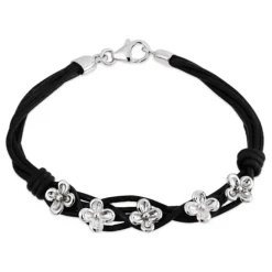 Sort armbånd i læder med blomstervedhæng i rhodineret sølv