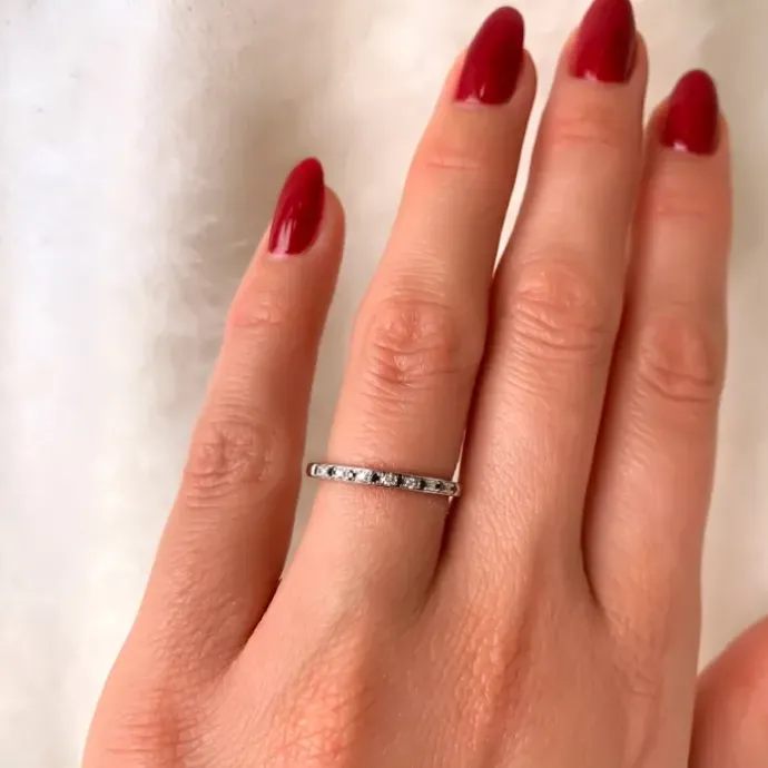Sort diamant alliancering i 14 karat hvidguld 0,04 ct 0,05 ct