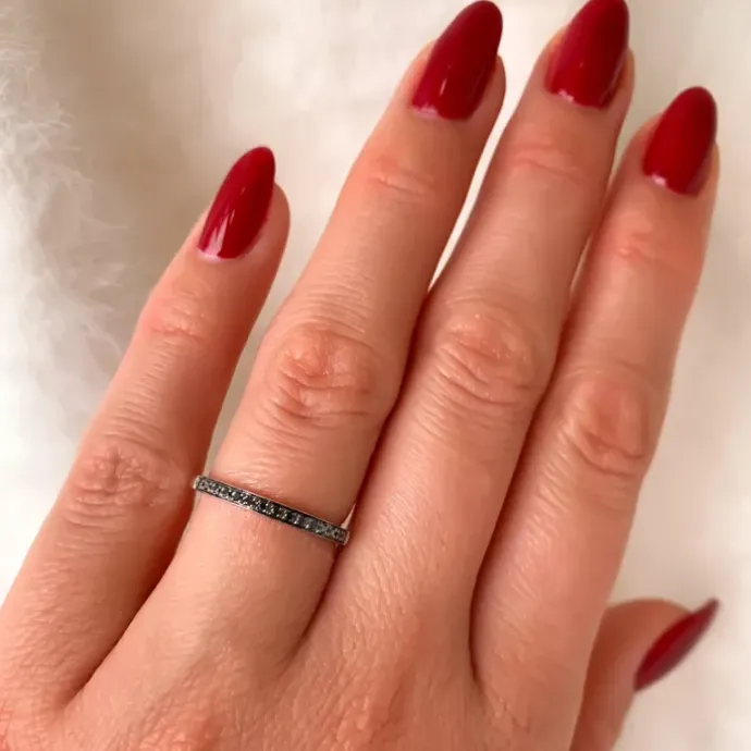 Sort diamant ring i 14 karat hvidguld 0,09 ct