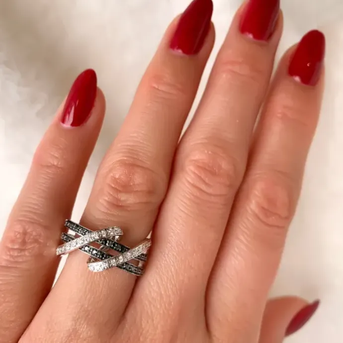 Sort diamant ring i 14 karat hvidguld 0,16 ct 0,19 ct