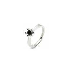 Sort diamant solitairering i 14 karat hvidguld 0,32 ct