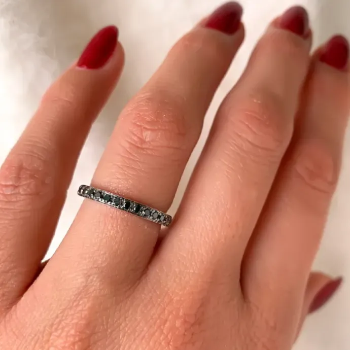 Sort diamantring i 14 karat hvidguld 0,26 ct