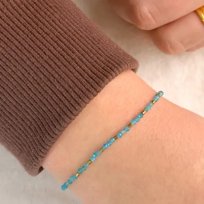 Sten armbånd med apatit og hematite.