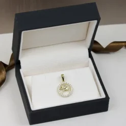 Stjernetegn stenbukken vedhæng i 8 karat guld