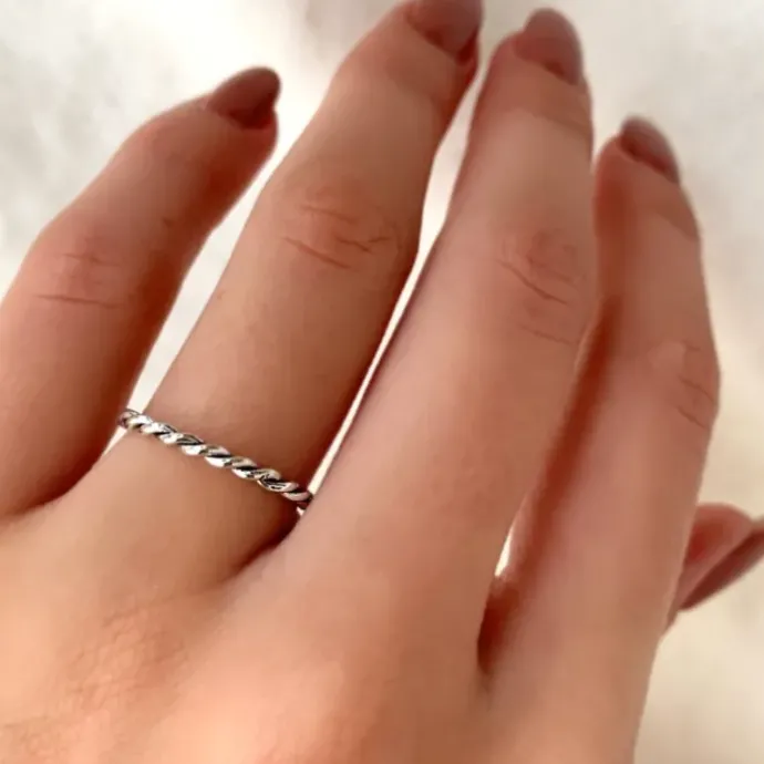Struktureret ring i sølv
