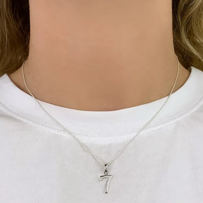 Tallet 7 vedhæng i sølv