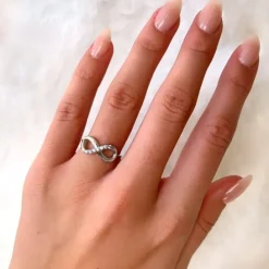 Uendelighedstegn zirkon ring i sølv