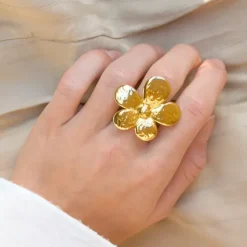 Vandfast blomster justerbar ring i forgyldt stål - OCEANA