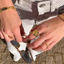 Vandfast hamret justerbar ring i forgyldt stål - OCEANA