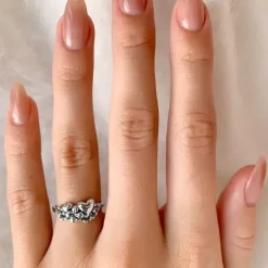 Yndig blomster ring i sølv