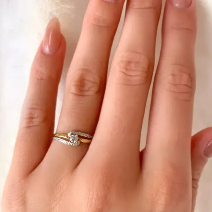 Zirkon ring i 9 karat guld med 9 karat hvidguld