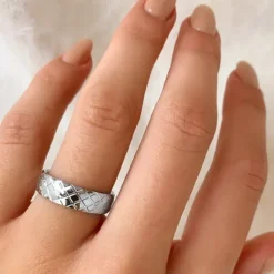Zirkon ring i rhodineret sølv