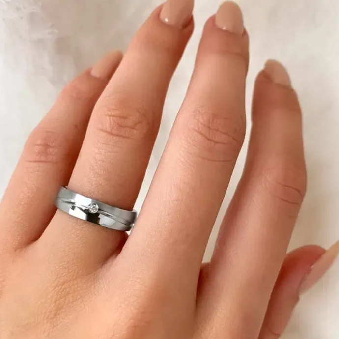 Zirkon ring i rhodineret sølv