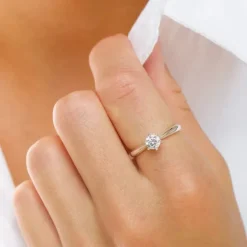 Zirkon solitairering i sølv